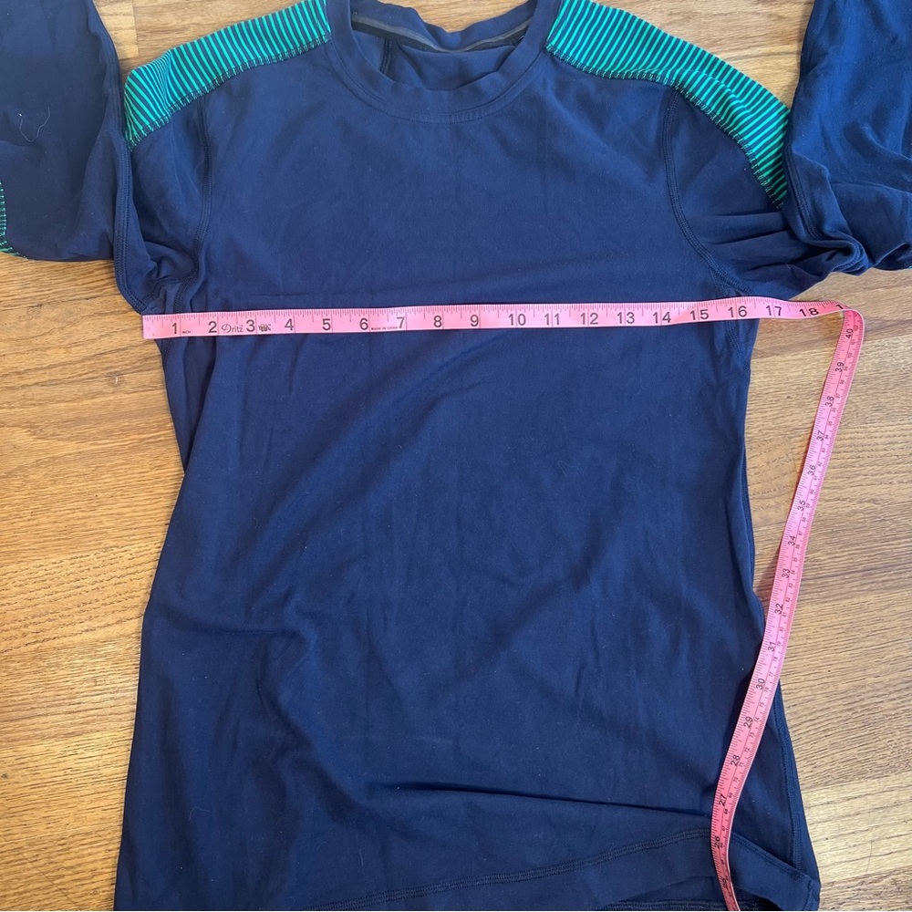 Lululemon Metal Vent Tech Long Sleeve Shirt Navy Blue Green Stripe Size S/M - Picture 10 of 11